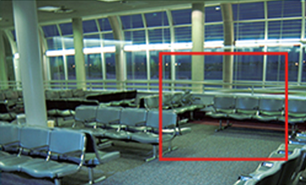 空港の待合スペースの比較画像右：ON時、イメージ